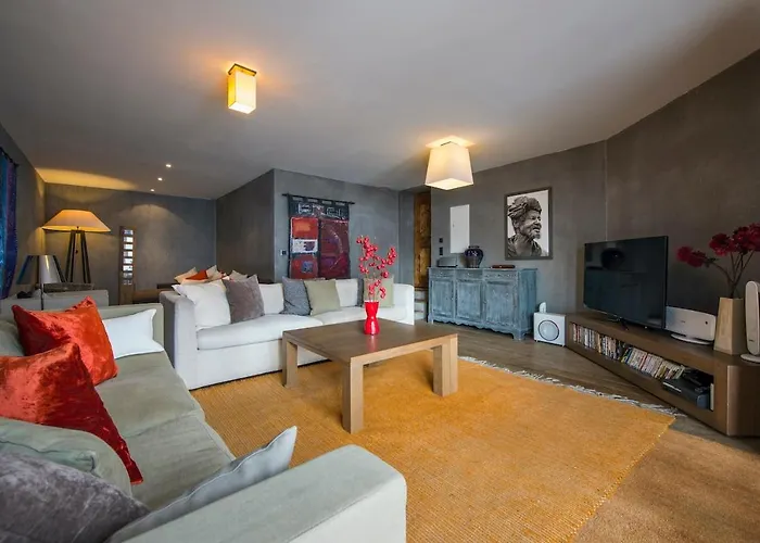 Villa With Hot Tub And Stunning Views Bagnes